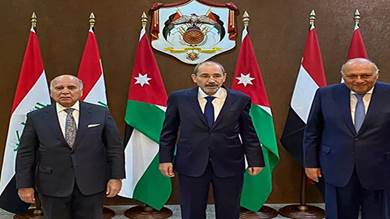 وزير الخارجية المصري سامح شكري، ووزير الخارجية الأردني أيمن الصفدي ، ووزير الخارجية العراقي فؤاد حسين في العاصمة الأردنية عمّان